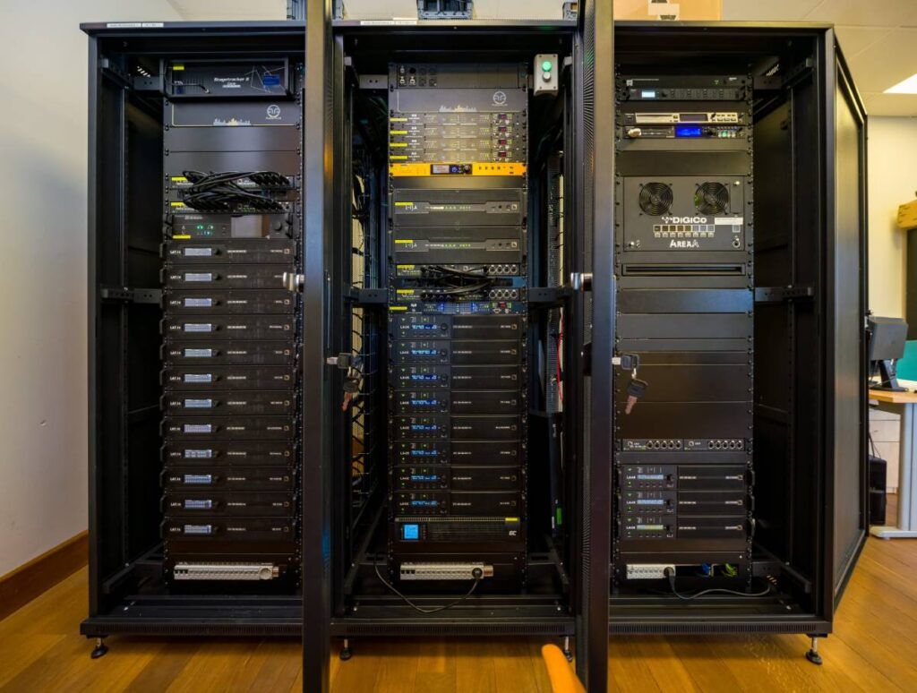The system is powered by two L-ISA Processor II, two P1 processors, twelve LA7.16 and eight  LA4X amplified controllers. Managed through a comprehensive Digico control system